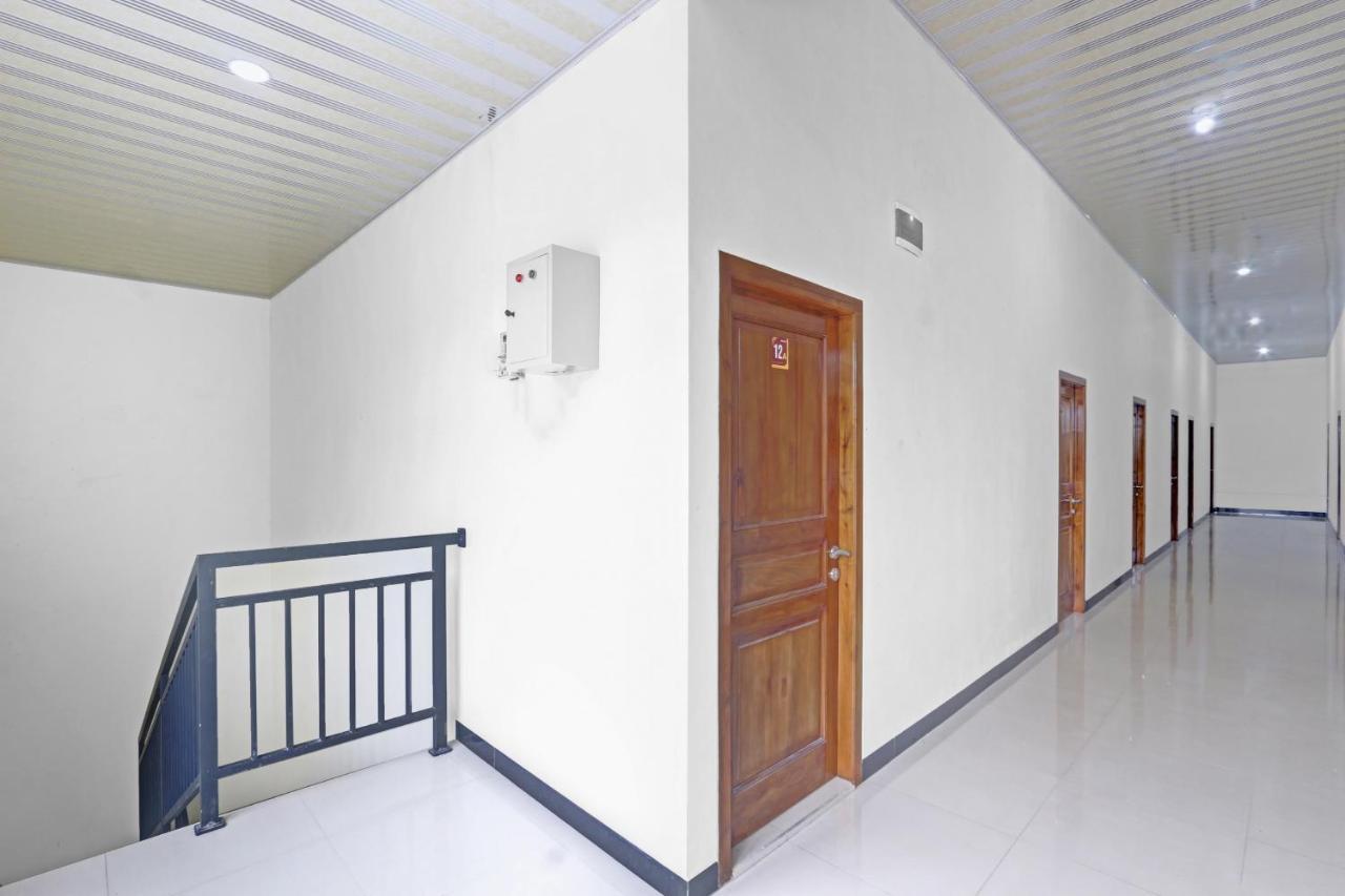Oyo 90796 Hotel Mulya Indah Tambakmulya Exterior photo